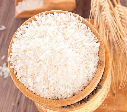 五常稻花香大米做饭最基本的淘米方法